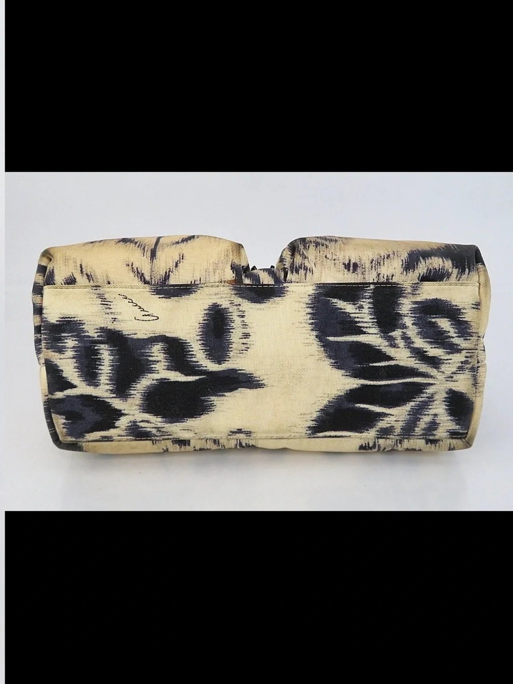 Gucci distinctive patterned